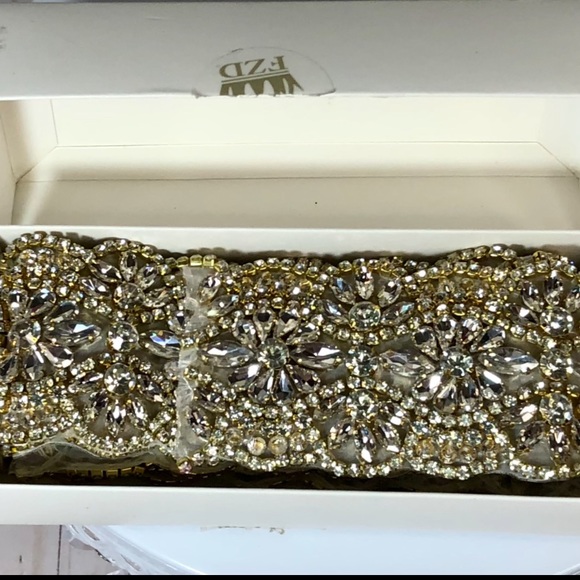 tunning - 2 1/2” Wide Rhinestone Trim - High Quality - Silver & White - 1 Yard - Picture 2 of 3